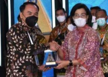 Pemkab Way Kanan Terima Penghargaan Menteri Keuangan